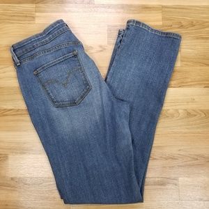 Levi Demi Curve Classic Rise Straight 5 Pocket